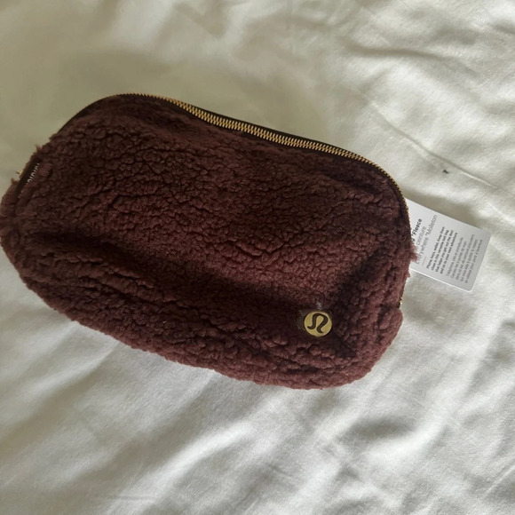 🆕🤎 Lululemon Everywhere Belt Bag Fleece Brown Earth Gold - Picture 1 of 7
